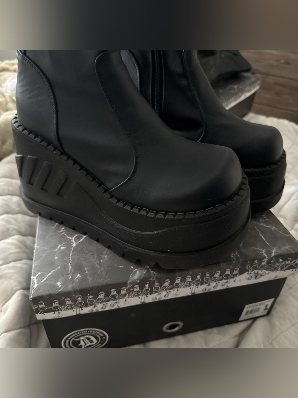 Black Demonia Stomp 200